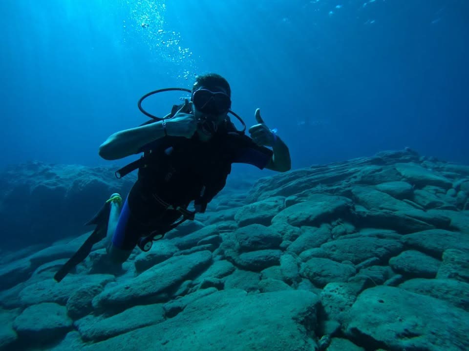 Diver at Mades Beach Left Reef